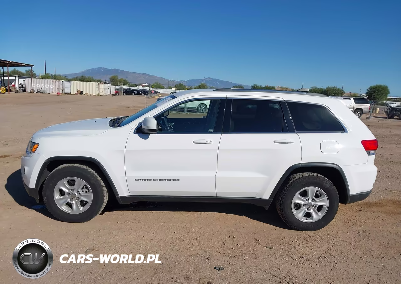 2015 Jeep Grand Cherokee Laredo VIN:1C4RJEAG8FC926618 - 14