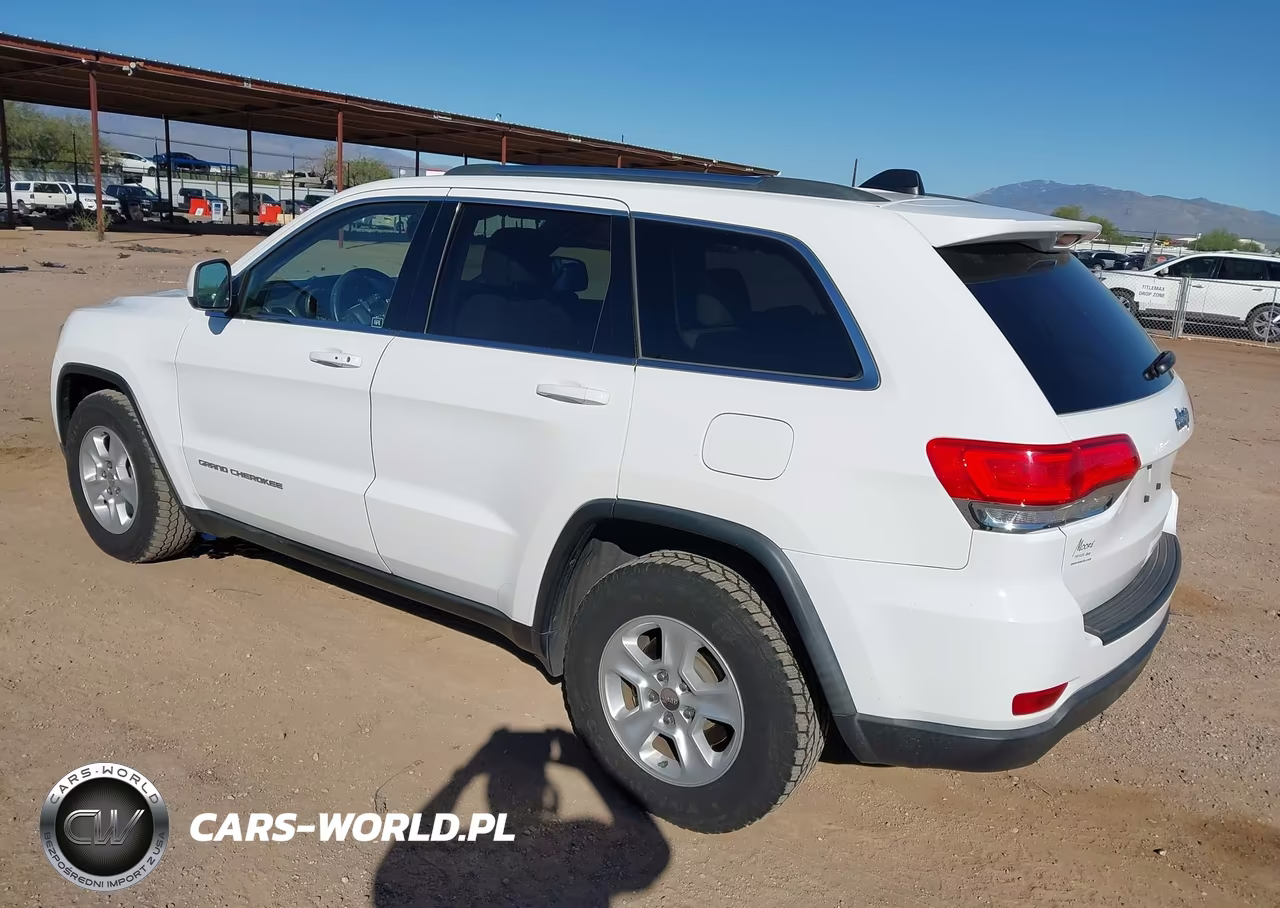 2015 Jeep Grand Cherokee Laredo VIN:1C4RJEAG8FC926618 - 3