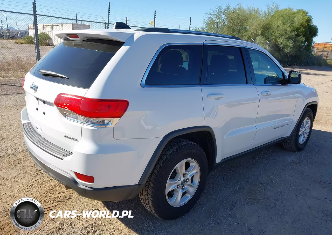 2015 Jeep Grand Cherokee Laredo VIN:1C4RJEAG8FC926618 - 4