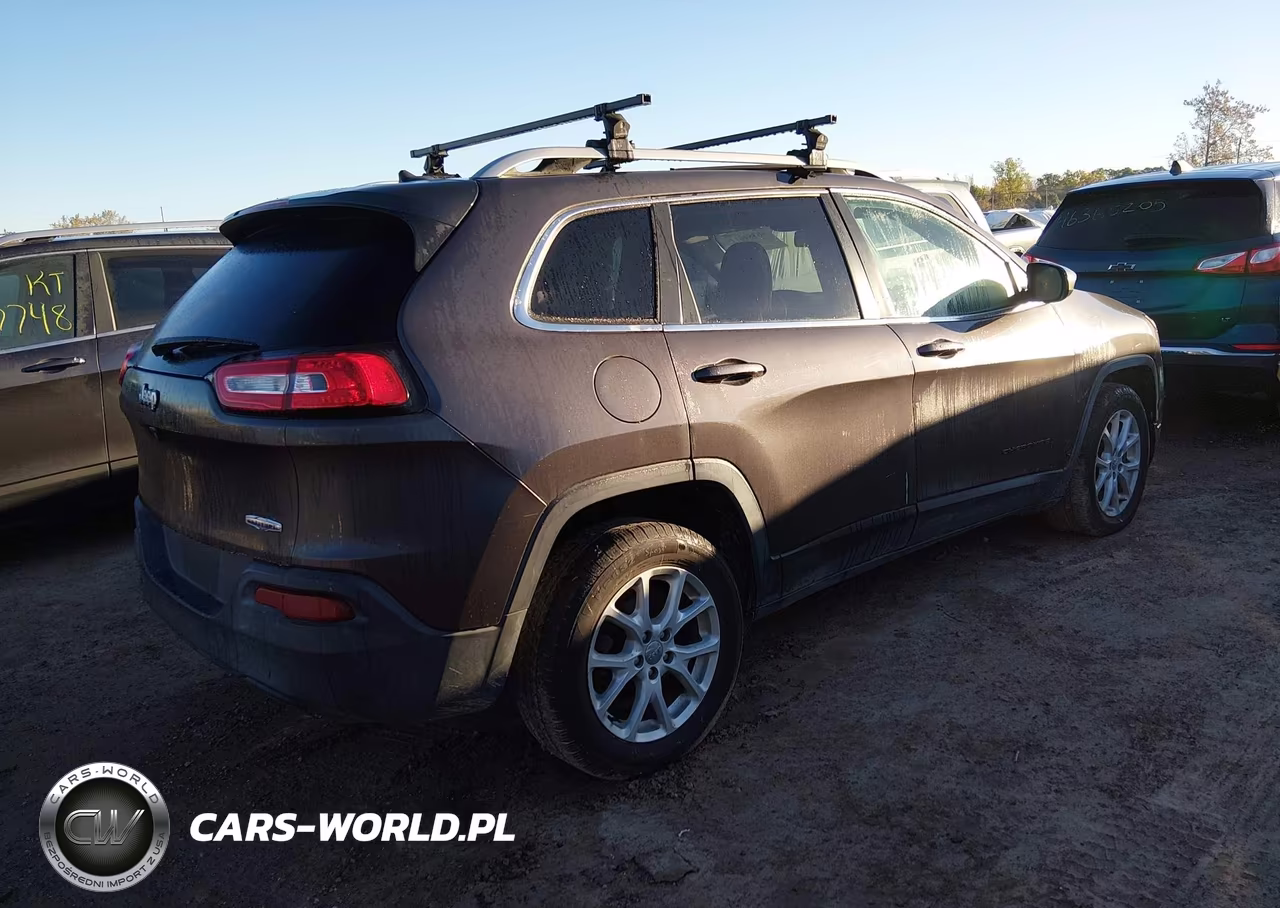 2015 Jeep Cherokee Latitude VIN:1C4PJLCB0FW677288 - 4