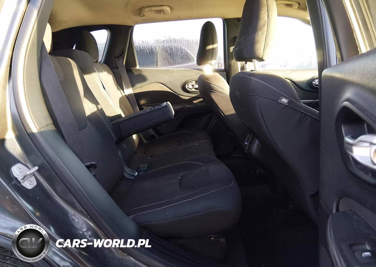 2015 Jeep Cherokee Latitude VIN:1C4PJLCB0FW677288 - 8
