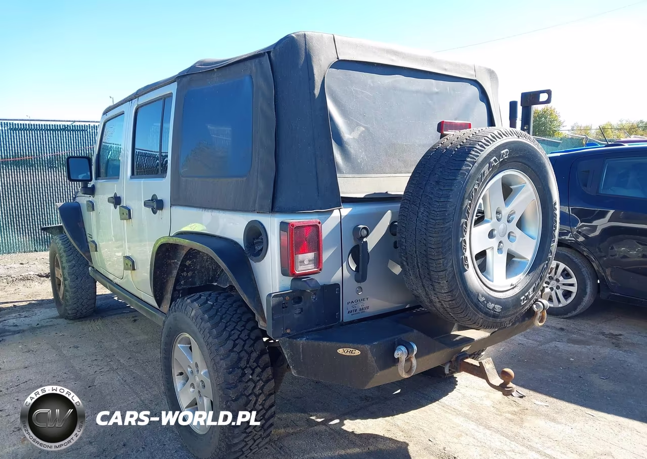 2012 Jeep Wrangler Unlimited Sport VIN:1C4BJWDG1CL200727 - 3