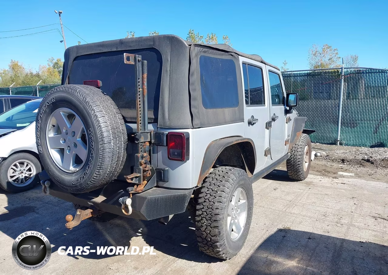 2012 Jeep Wrangler Unlimited Sport VIN:1C4BJWDG1CL200727 - 4