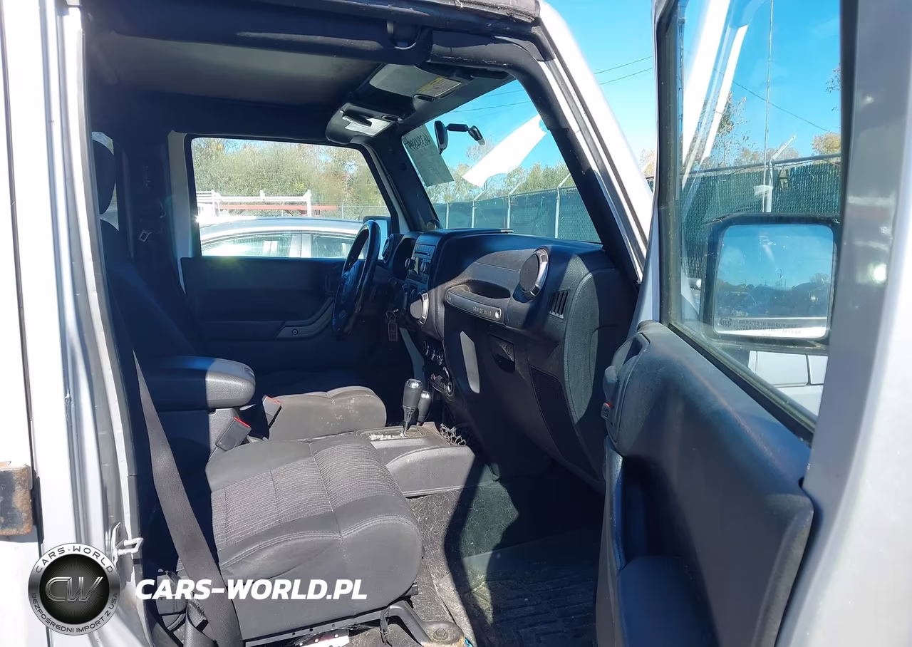 2012 Jeep Wrangler Unlimited Sport VIN:1C4BJWDG1CL200727 - 5