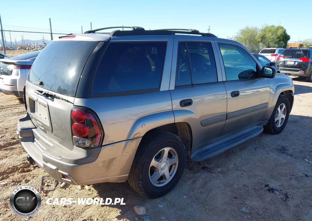 2005 Chevrolet Trailblazer Ls VIN:1GNDS13S952121403 - 4