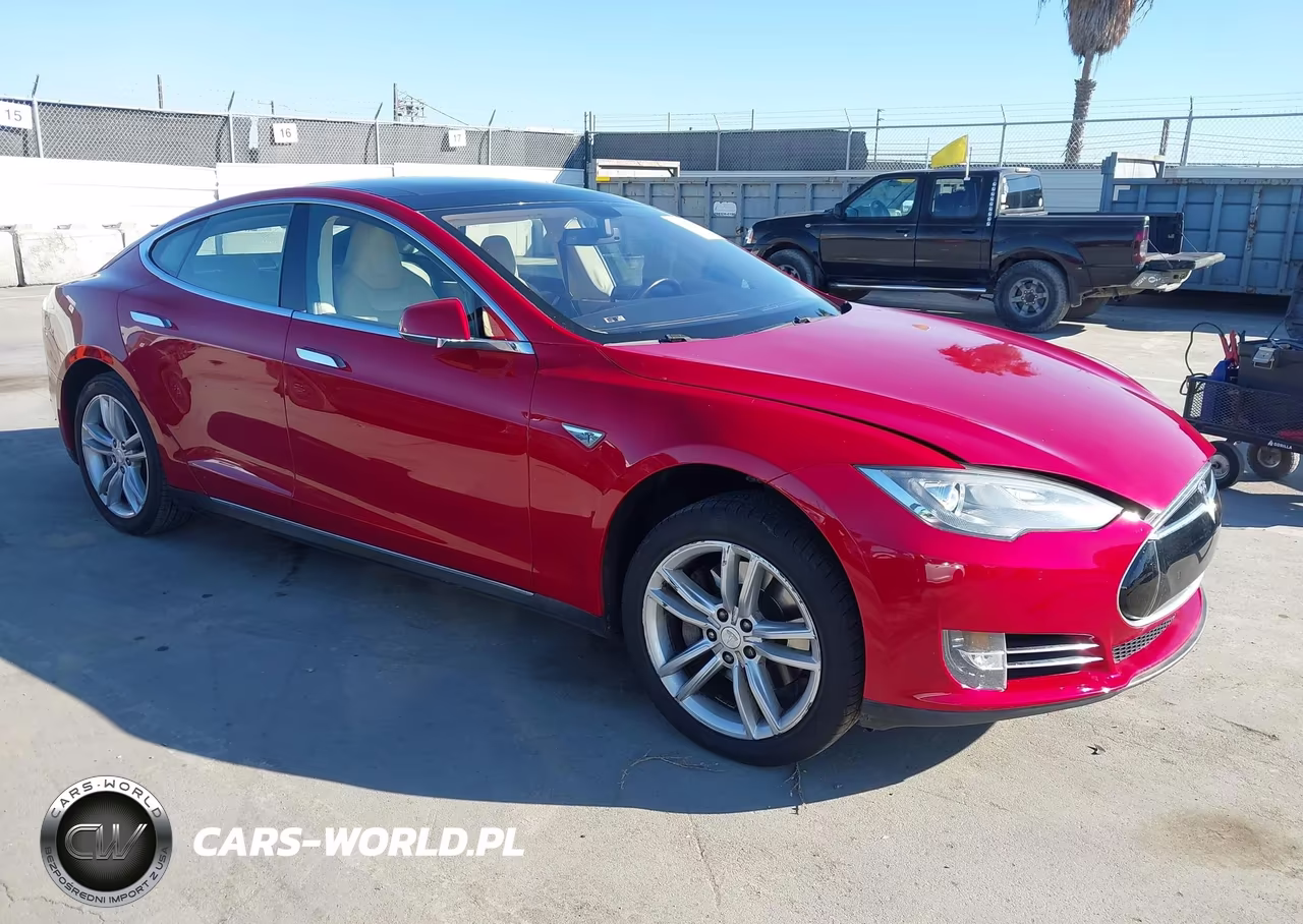 2014 Tesla Model S – zdjęcie 1 z 18