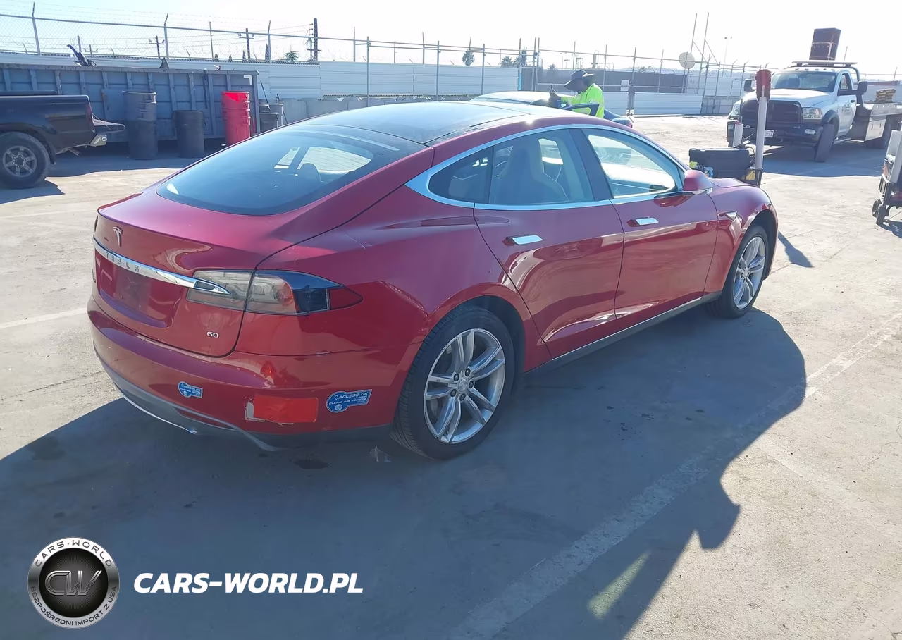 2014 Tesla Model S VIN:5YJSA1S10EFP49911 - 4