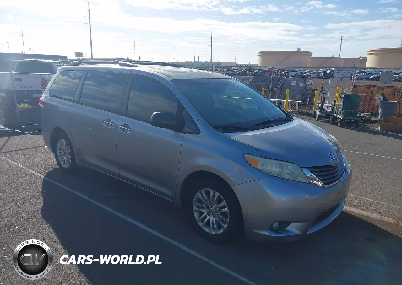 2013 Toyota Sienna Xle V6 7 Passenger Auto Access Seat-Xle V6 8 Passenger