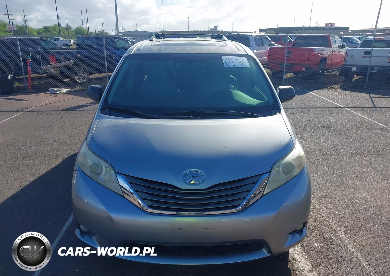 2013 Toyota Sienna Xle V6 7 Passenger Auto Access Seat-Xle V6 8 Passenger VIN:5TDYK3DC7DS336203 - 12