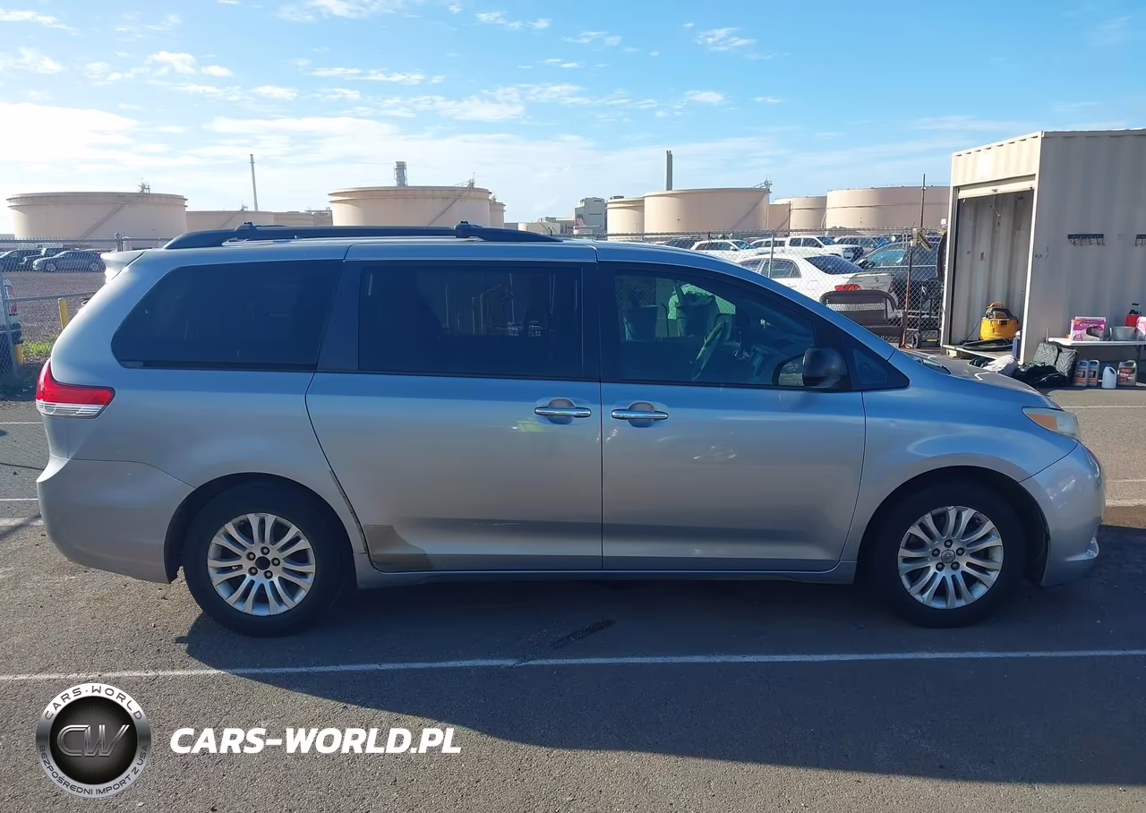 2013 Toyota Sienna Xle V6 7 Passenger Auto Access Seat-Xle V6 8 Passenger VIN:5TDYK3DC7DS336203 - 13