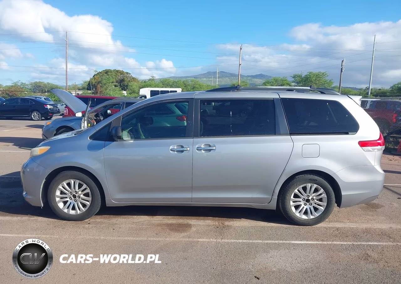 2013 Toyota Sienna Xle V6 7 Passenger Auto Access Seat-Xle V6 8 Passenger VIN:5TDYK3DC7DS336203 - 14