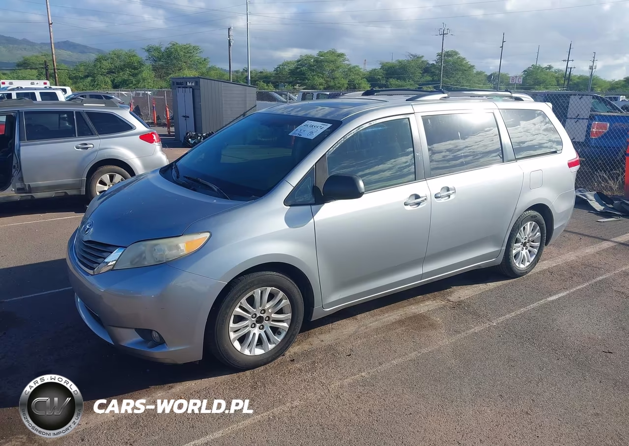 2013 Toyota Sienna Xle V6 7 Passenger Auto Access Seat-Xle V6 8 Passenger VIN:5TDYK3DC7DS336203 - 2