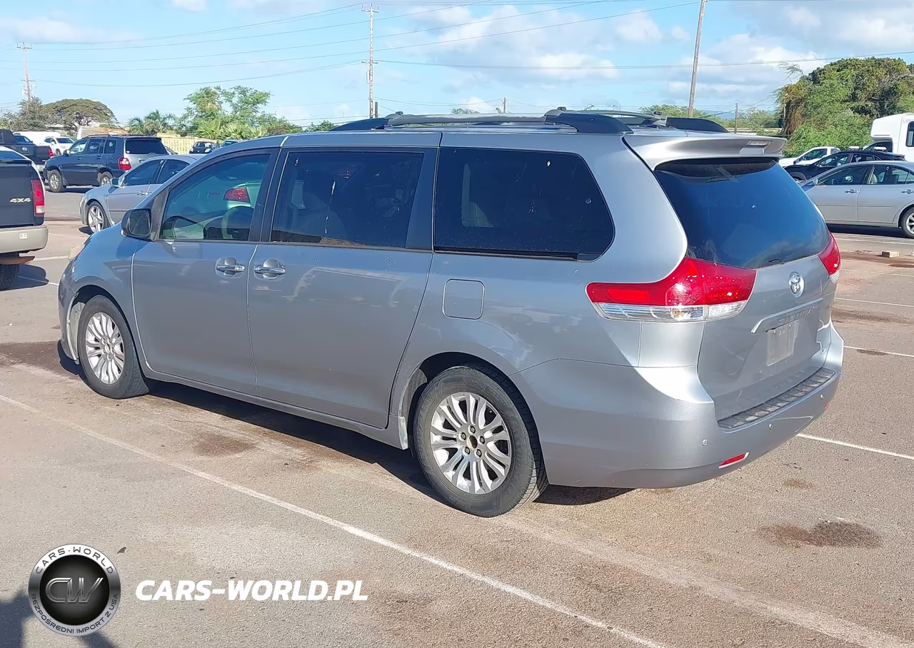 2013 Toyota Sienna Xle V6 7 Passenger Auto Access Seat-Xle V6 8 Passenger VIN:5TDYK3DC7DS336203 - 3