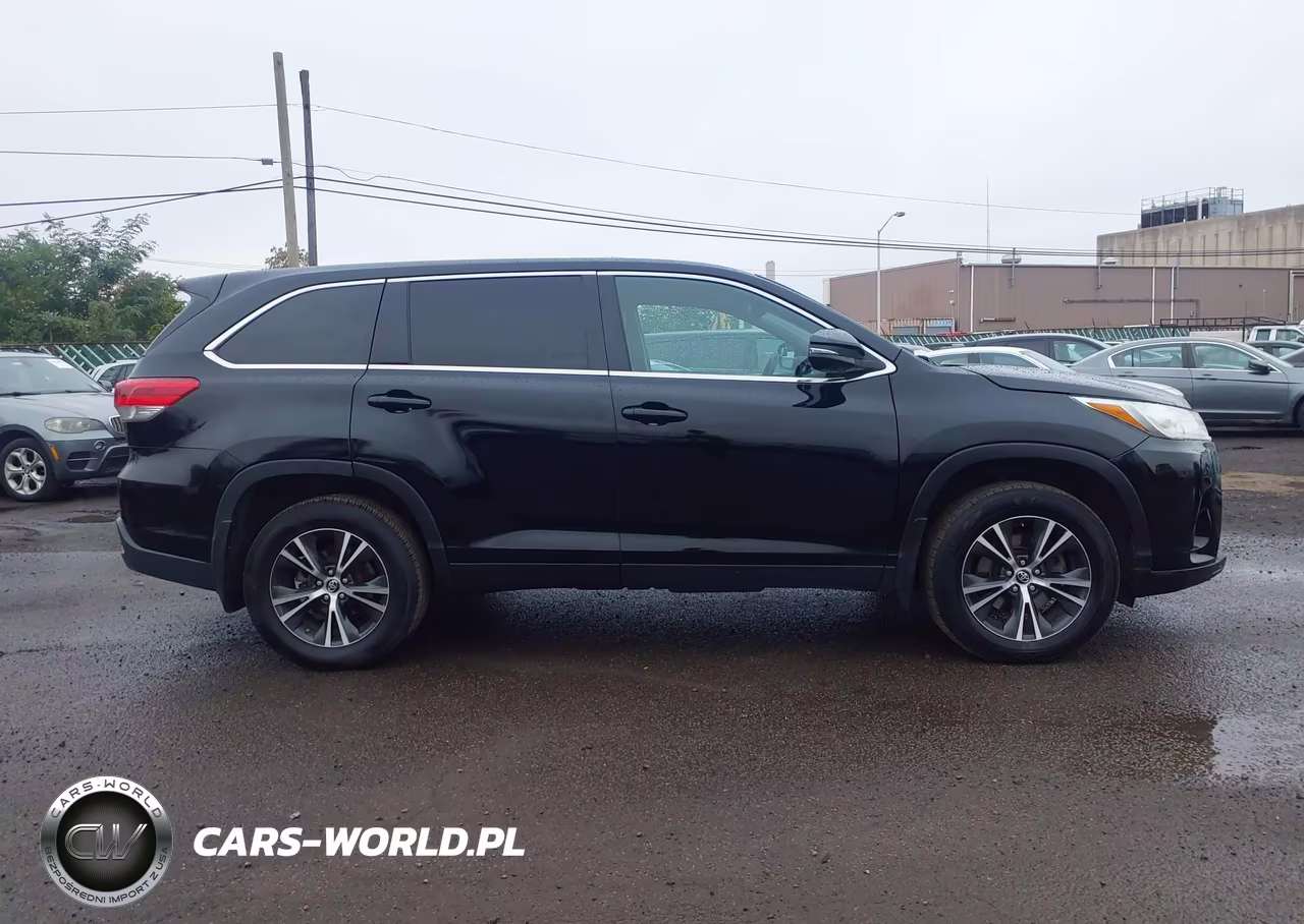 2019 Toyota Highlander Le VIN:5TDBZRFH4KS947915 - 13