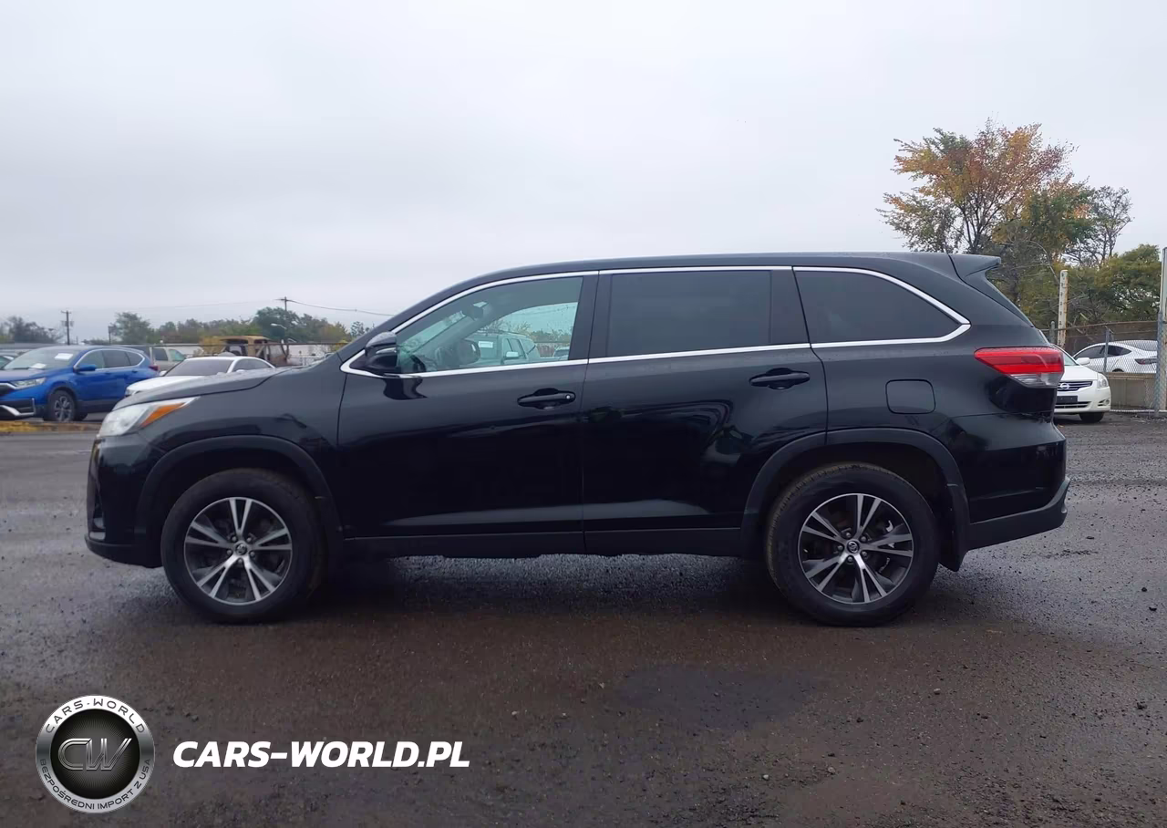 2019 Toyota Highlander Le VIN:5TDBZRFH4KS947915 - 14