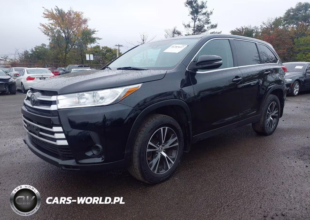 2019 Toyota Highlander Le VIN:5TDBZRFH4KS947915 - 2