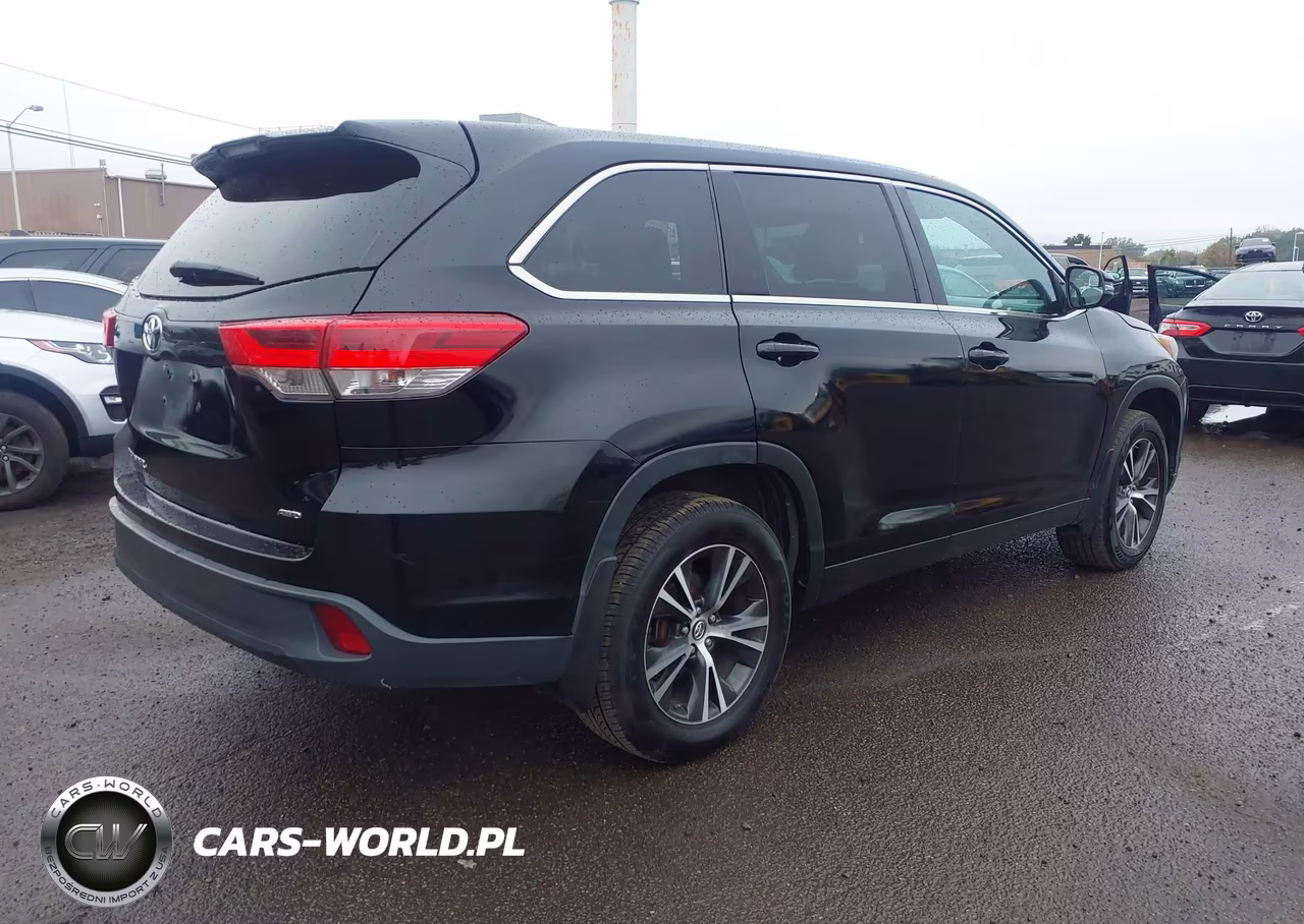 2019 Toyota Highlander Le VIN:5TDBZRFH4KS947915 - 4