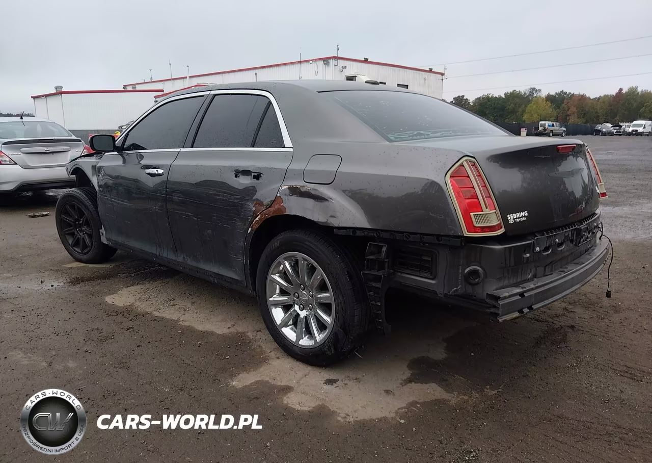 2014 Chrysler 300C VIN:2C3CCAET6EH380675 - 3