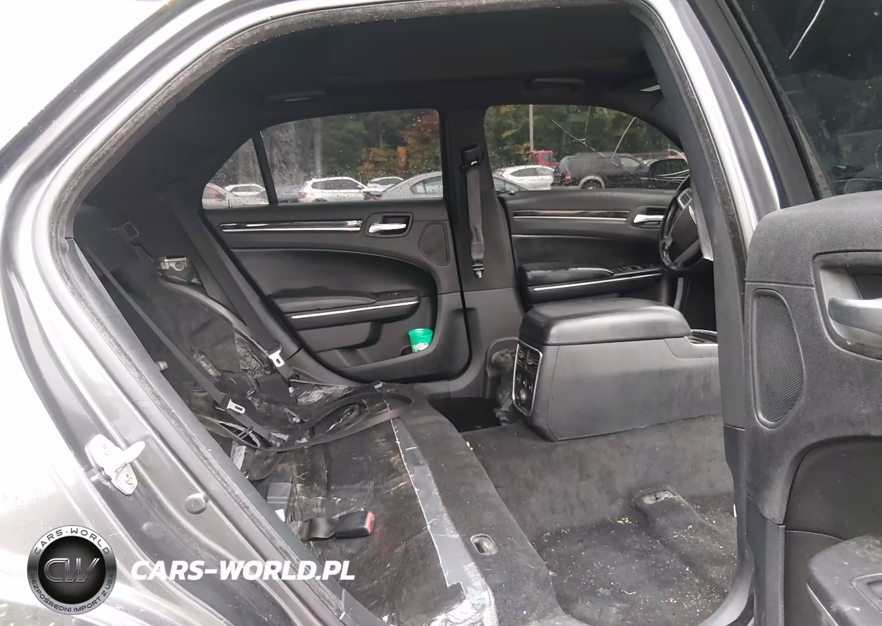 2014 Chrysler 300C VIN:2C3CCAET6EH380675 - 8