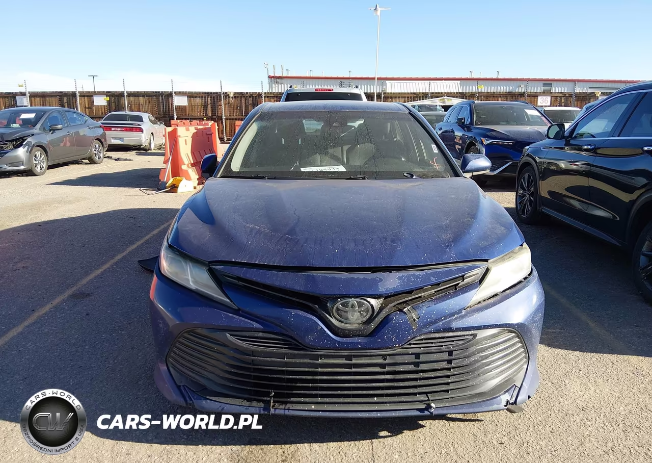 2018 Toyota Camry Le VIN:4T1B11HK1JU513748 - 11