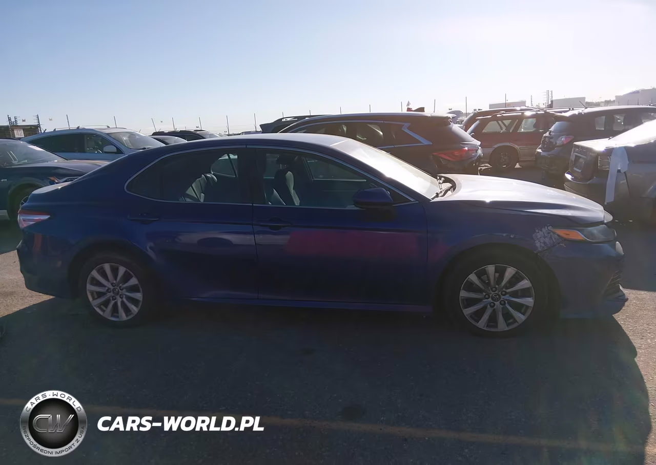 2018 Toyota Camry Le VIN:4T1B11HK1JU513748 - 12