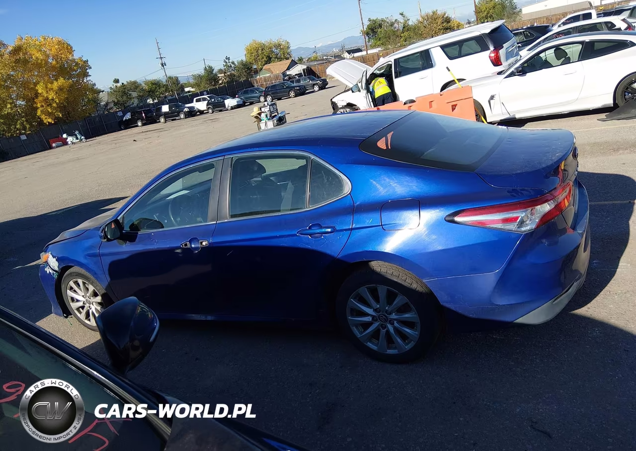 2018 Toyota Camry Le VIN:4T1B11HK1JU513748 - 13