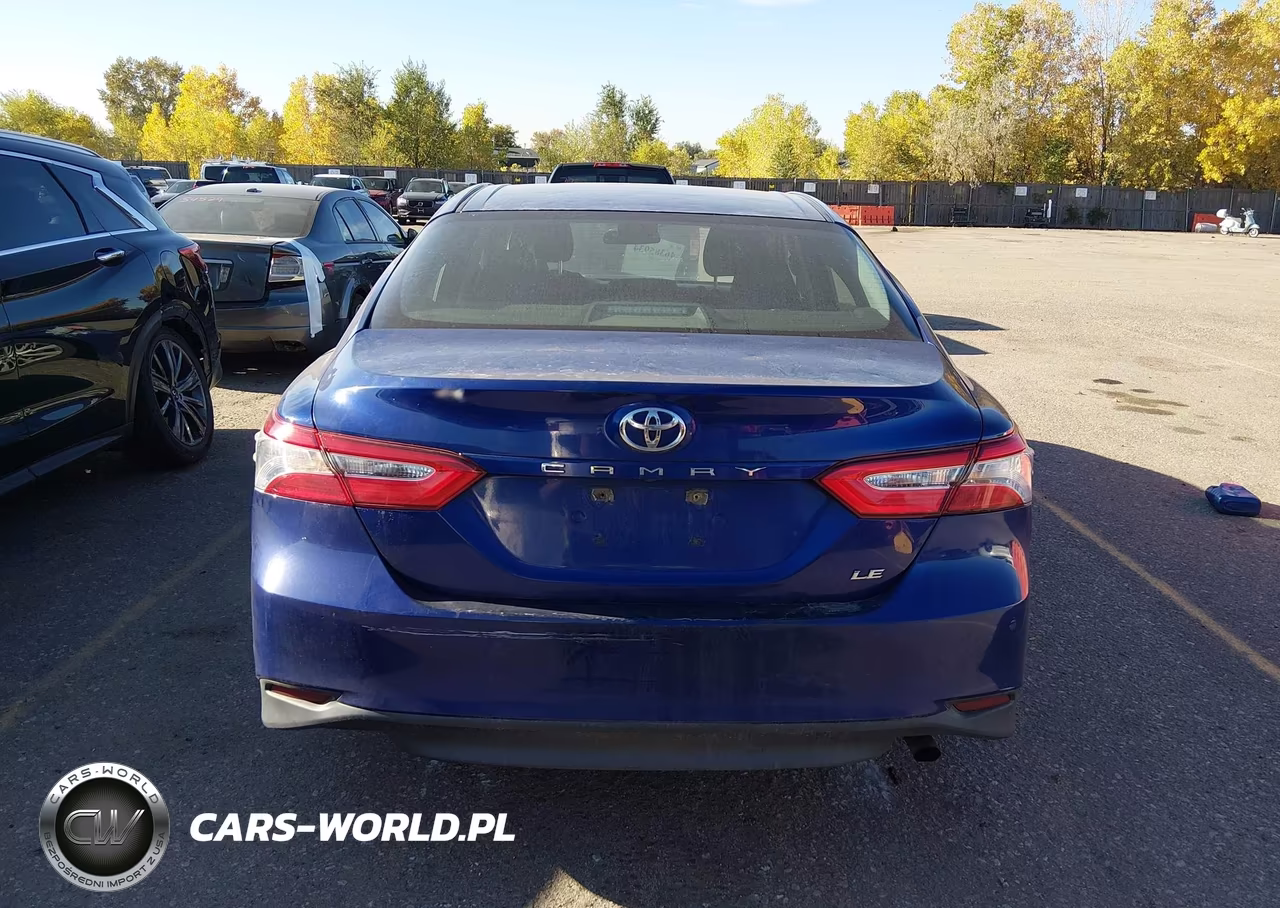 2018 Toyota Camry Le VIN:4T1B11HK1JU513748 - 15