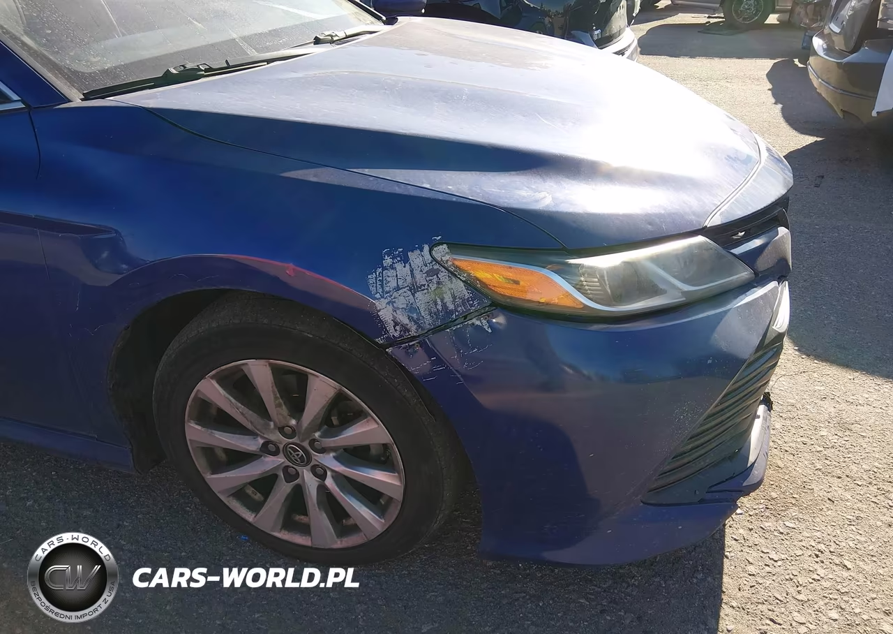 2018 Toyota Camry Le VIN:4T1B11HK1JU513748 - 17