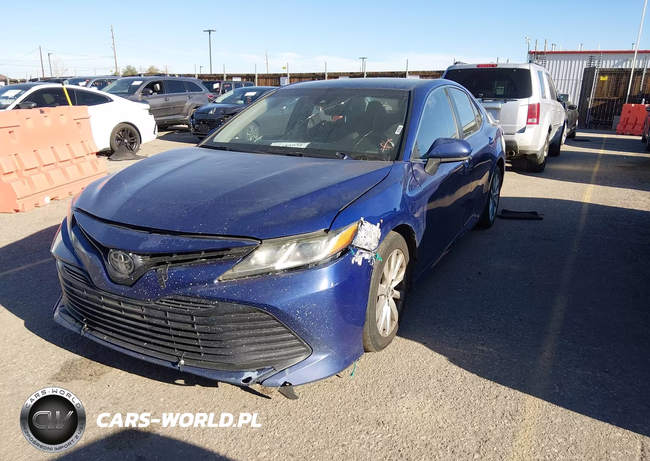 2018 Toyota Camry Le VIN:4T1B11HK1JU513748 - 2
