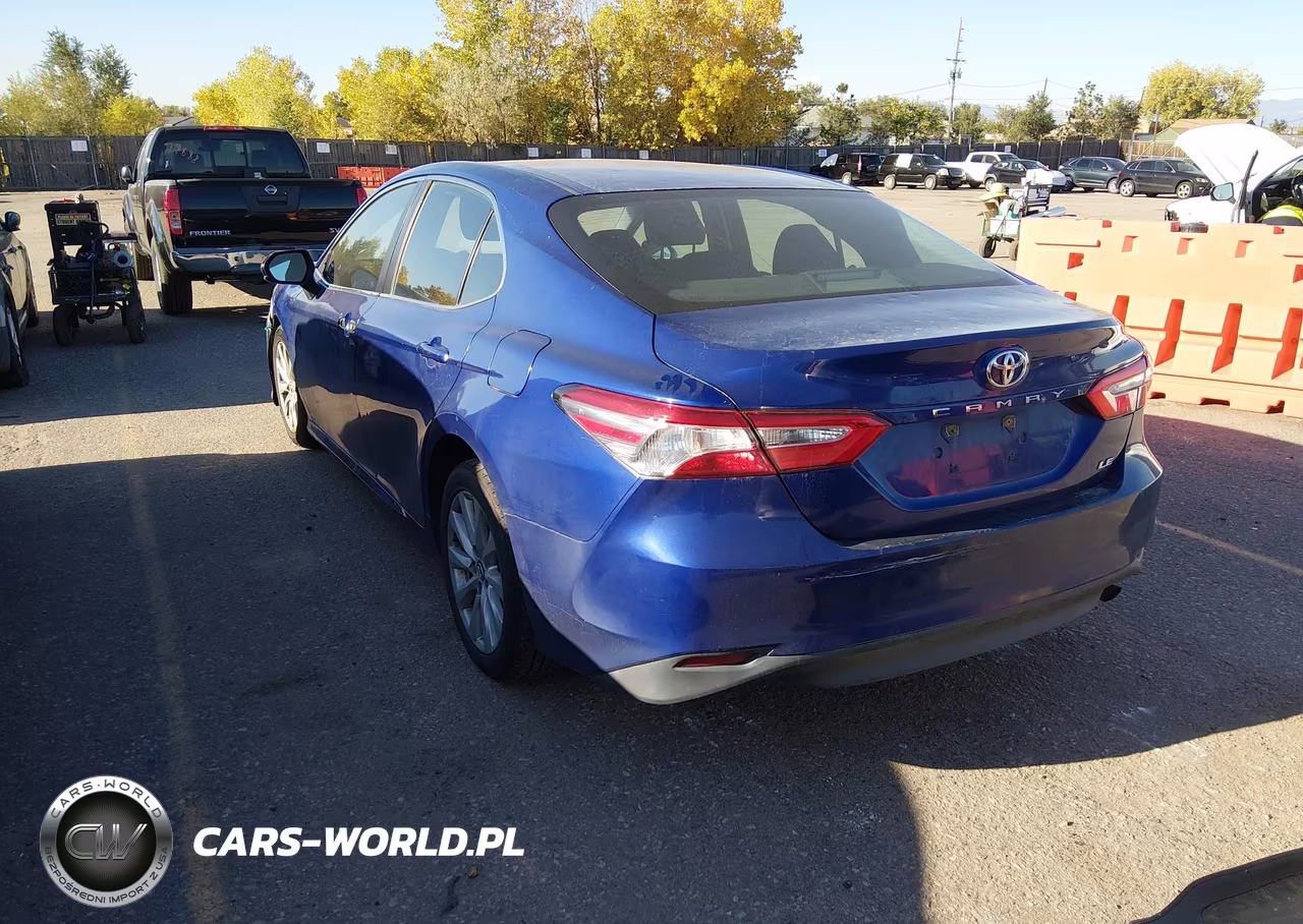 2018 Toyota Camry Le VIN:4T1B11HK1JU513748 - 3