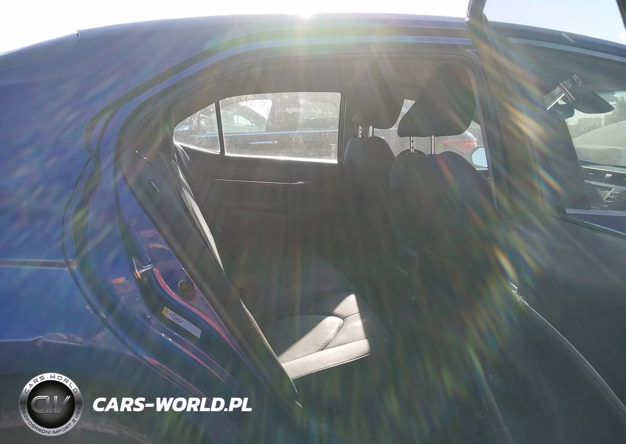2018 Toyota Camry Le VIN:4T1B11HK1JU513748 - 8