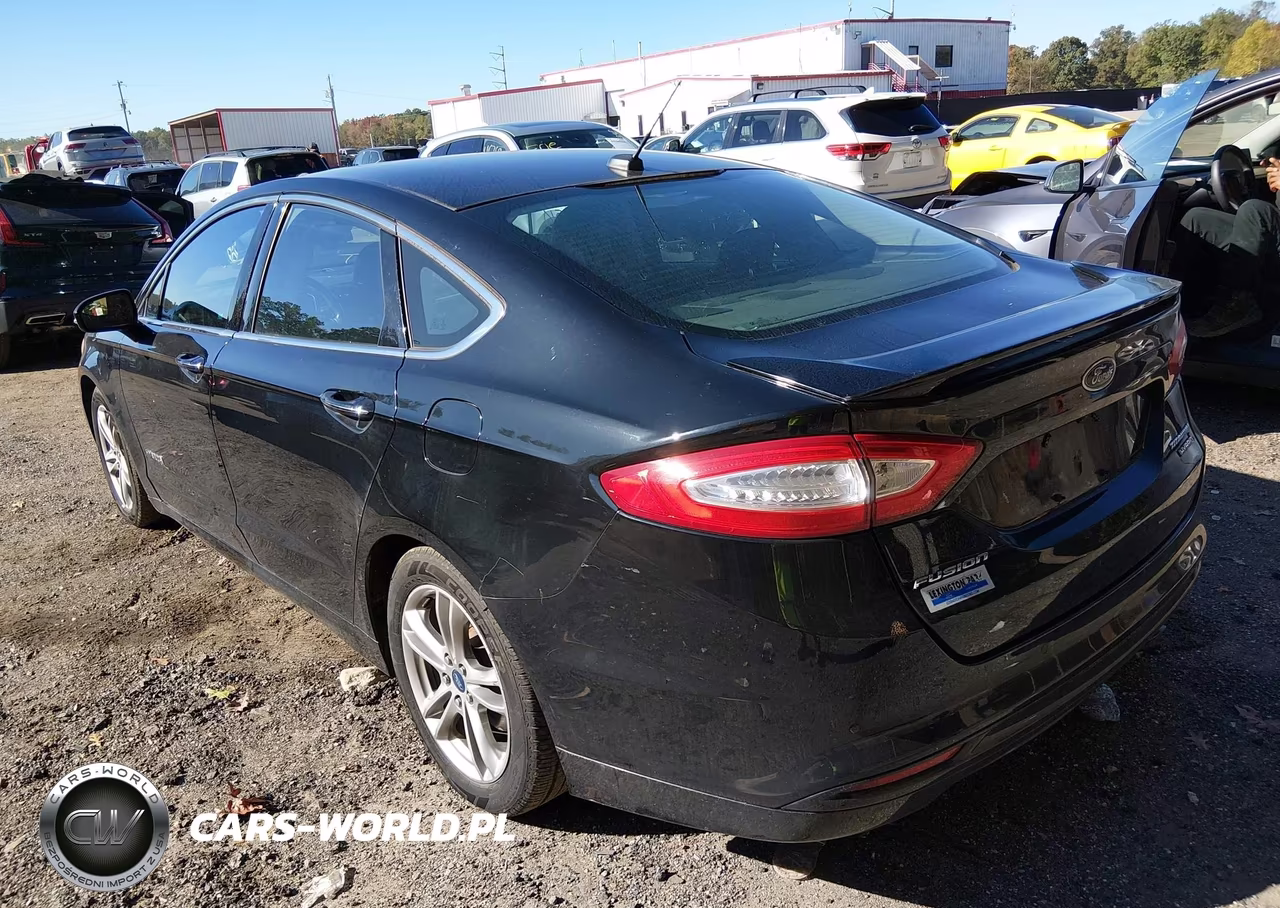 2016 Ford Fusion Hybrid Titanium VIN:3FA6P0RU4GR244357 - 3