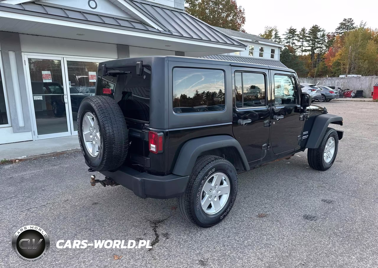 2013 Jeep Wrangler Unlimited Sport VIN:1C4BJWDG5DL589860 - 4