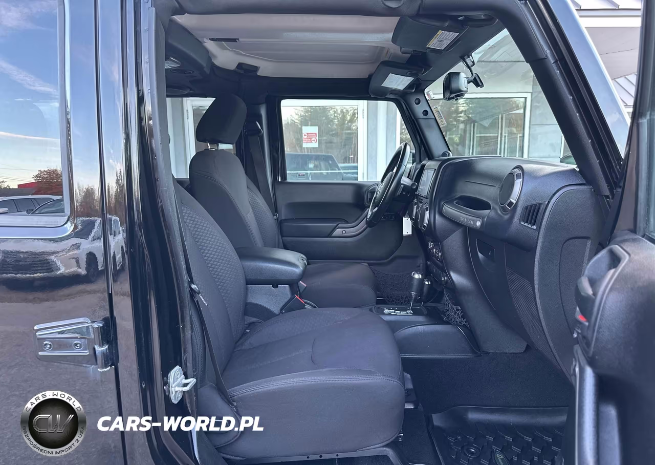 2013 Jeep Wrangler Unlimited Sport VIN:1C4BJWDG5DL589860 - 5