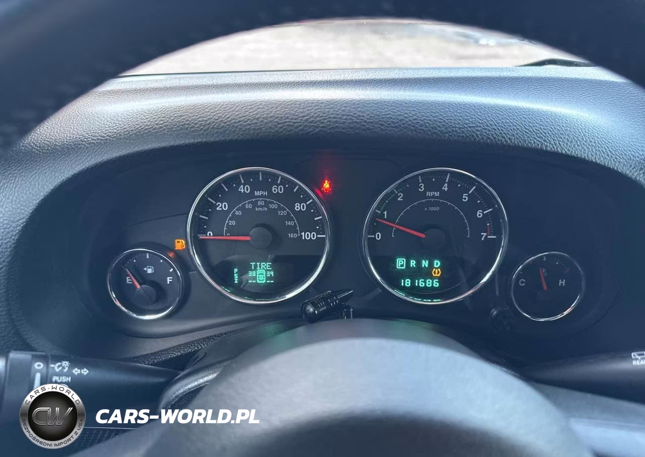2013 Jeep Wrangler Unlimited Sport VIN:1C4BJWDG5DL589860 - 7