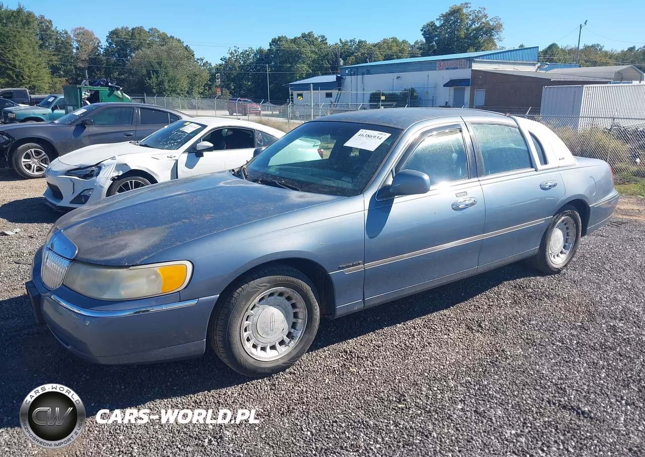 2000 Lincoln Town Car Executive VIN:1LNHM81W1YY896262 - 2