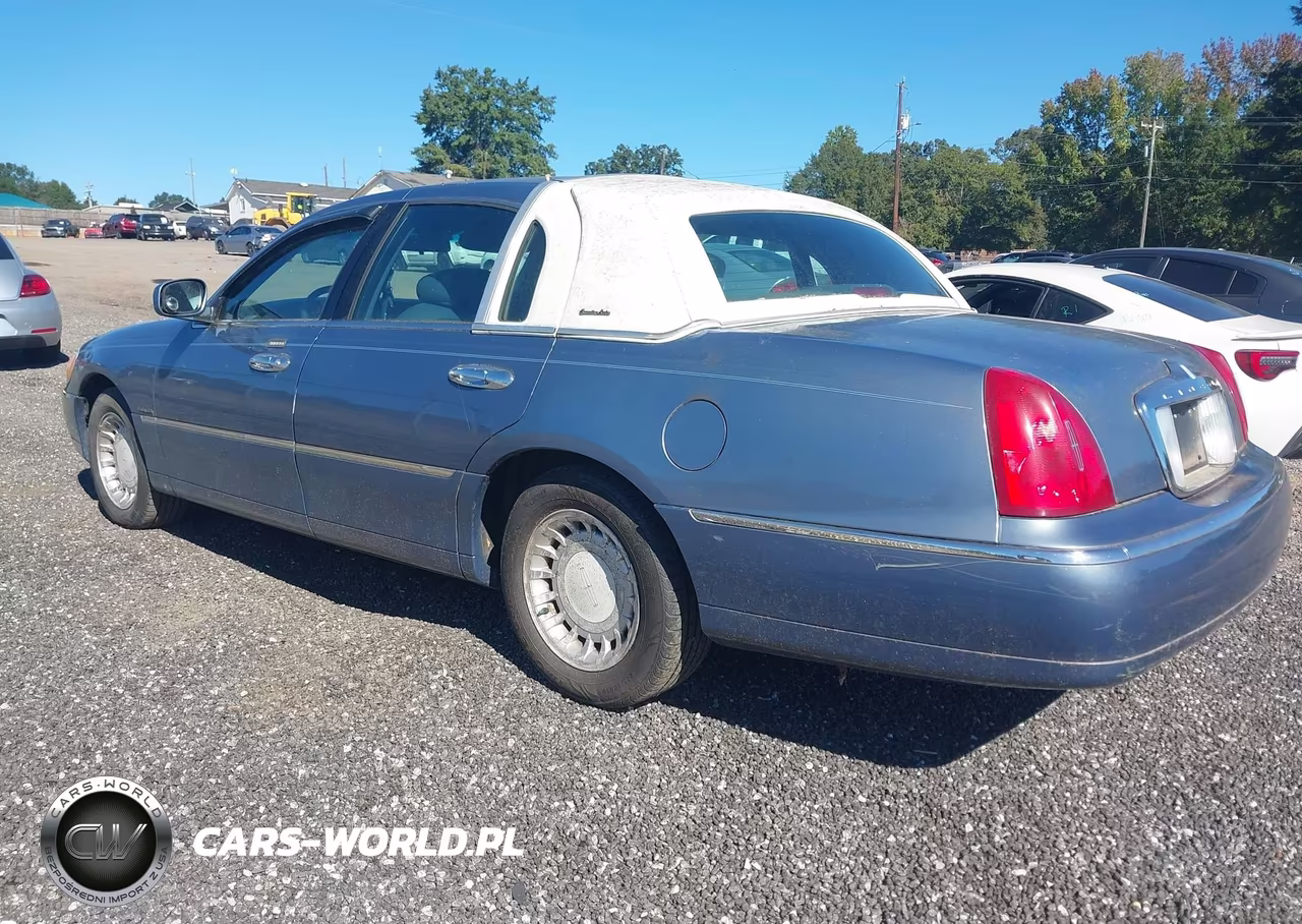 2000 Lincoln Town Car Executive VIN:1LNHM81W1YY896262 - 3