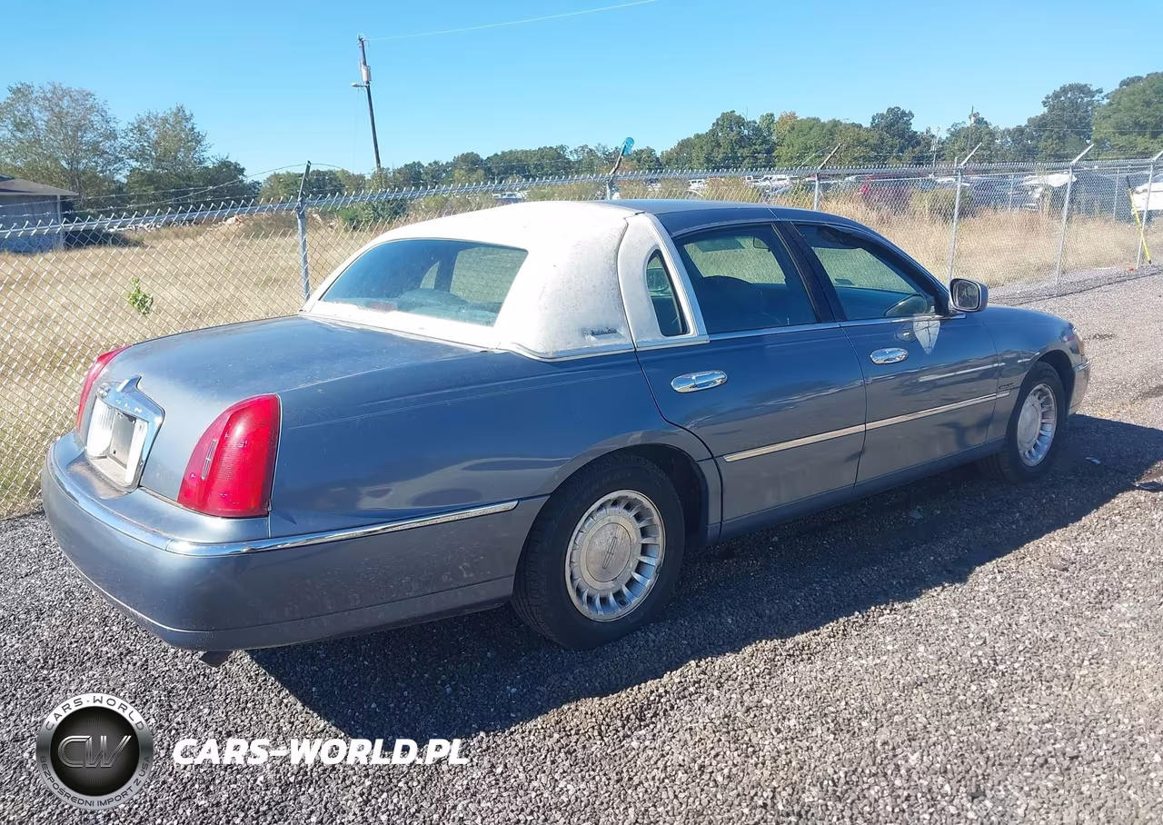 2000 Lincoln Town Car Executive VIN:1LNHM81W1YY896262 - 4