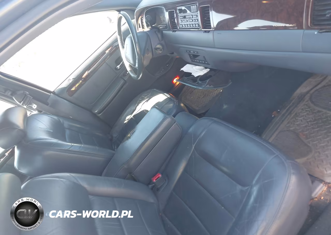 2000 Lincoln Town Car Executive VIN:1LNHM81W1YY896262 - 5