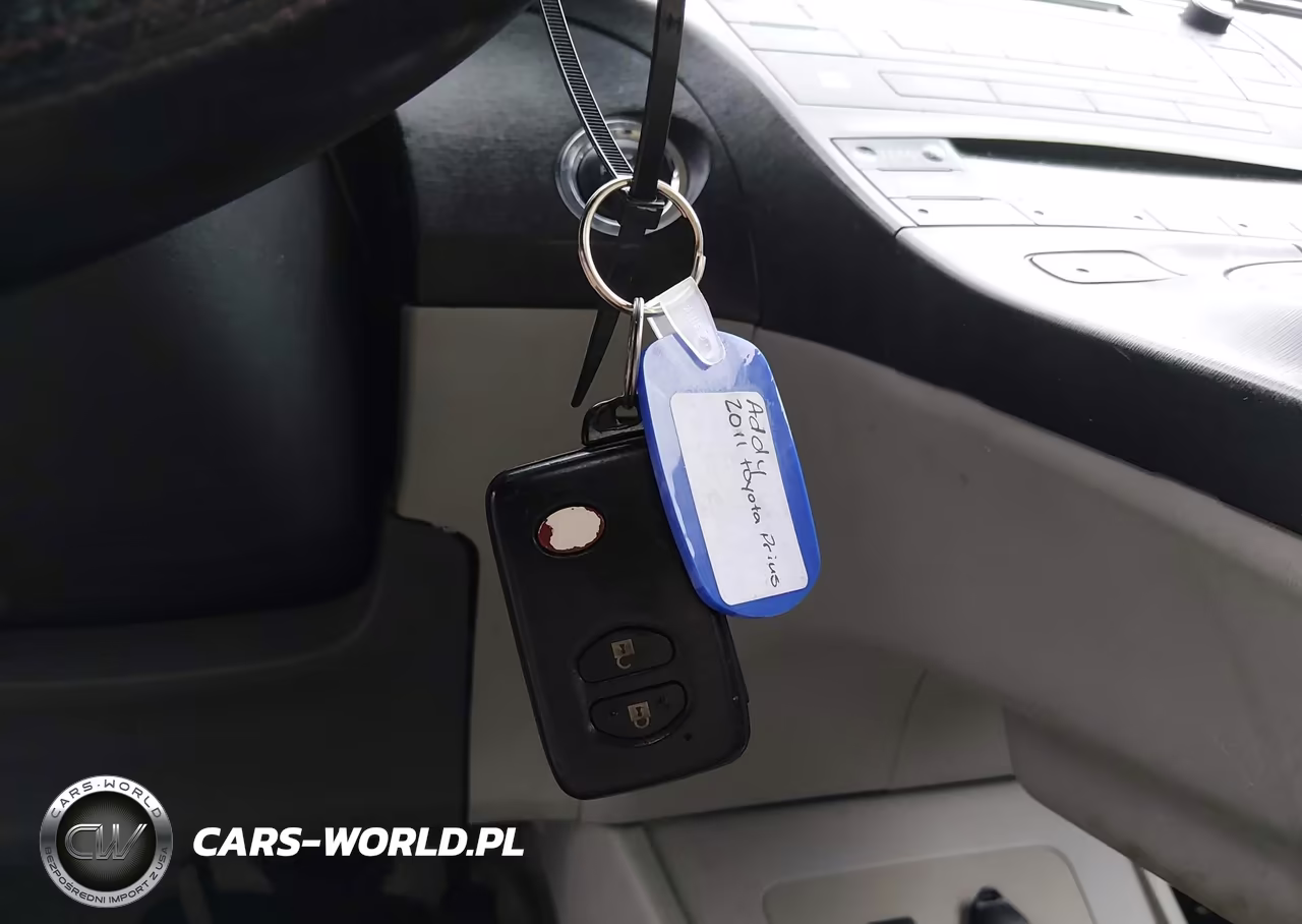 2011 Toyota Prius Three VIN:JTDKN3DU9B0286653 - 11