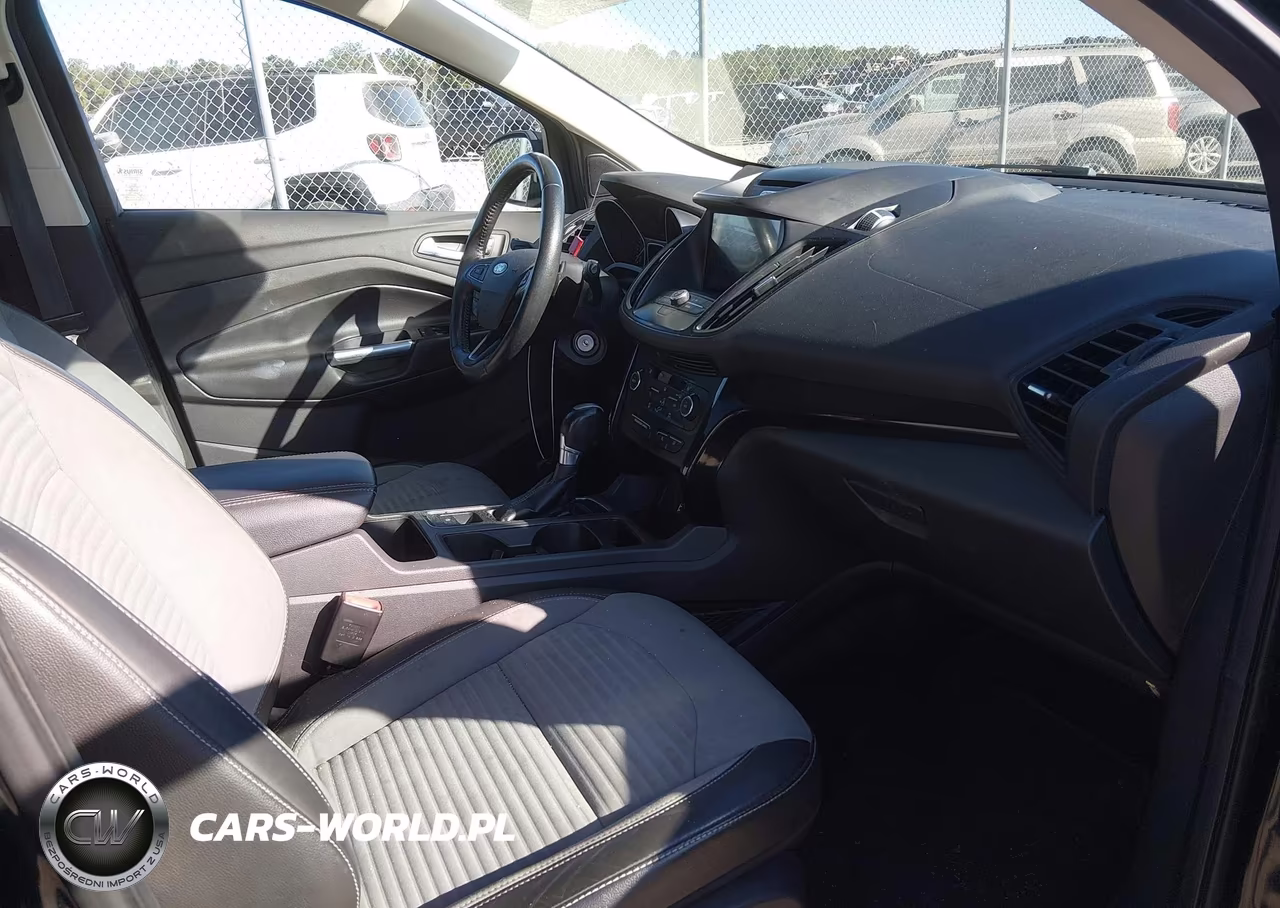2017 Ford Escape Se VIN:1FMCU0GD6HUA02796 - 5