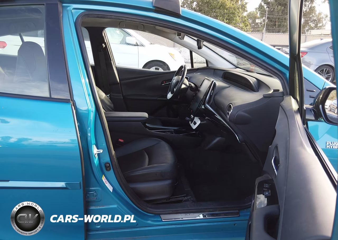 2017 Toyota Prius Prime Advanced VIN:JTDKARFP7H3041749 - 5