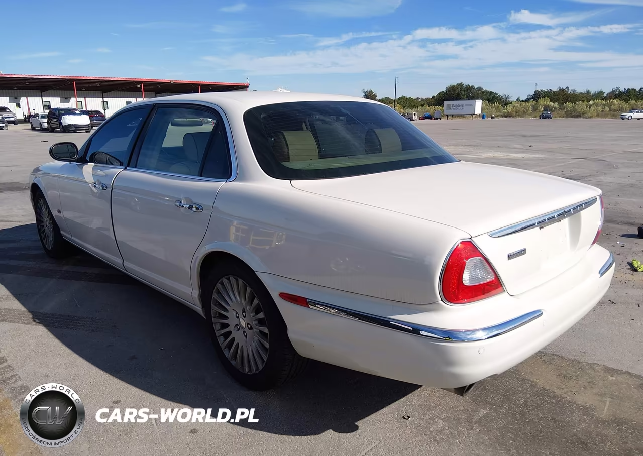 2007 Jaguar Xj Vanden Plas VIN:SAJWA82B17SH11861 - 3