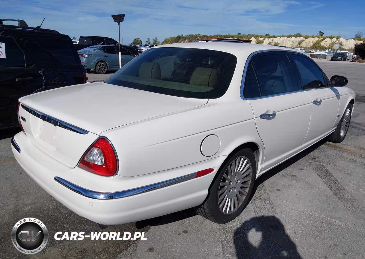 2007 Jaguar Xj Vanden Plas VIN:SAJWA82B17SH11861 - 4