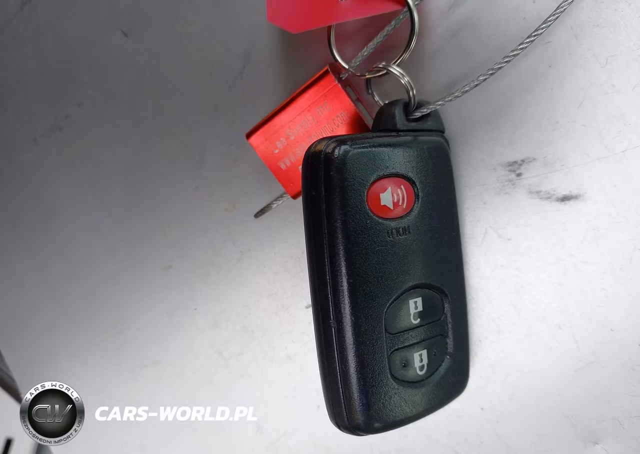 2015 Toyota Prius Two VIN:JTDKN3DU7F0470690 - 11