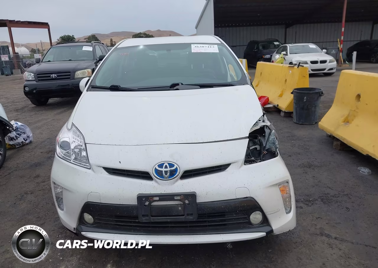 2015 Toyota Prius Two VIN:JTDKN3DU7F0470690 - 13