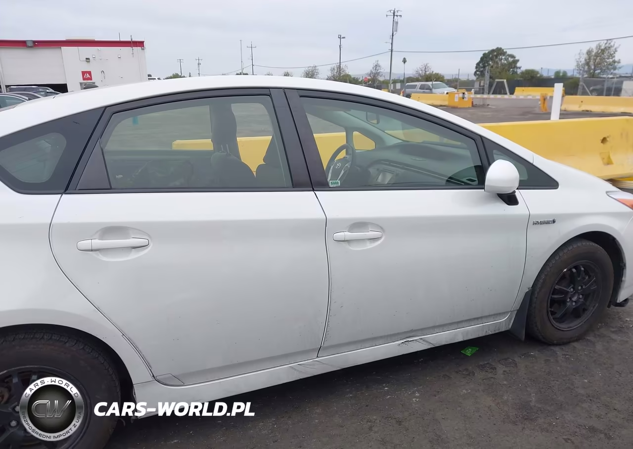 2015 Toyota Prius Two VIN:JTDKN3DU7F0470690 - 14