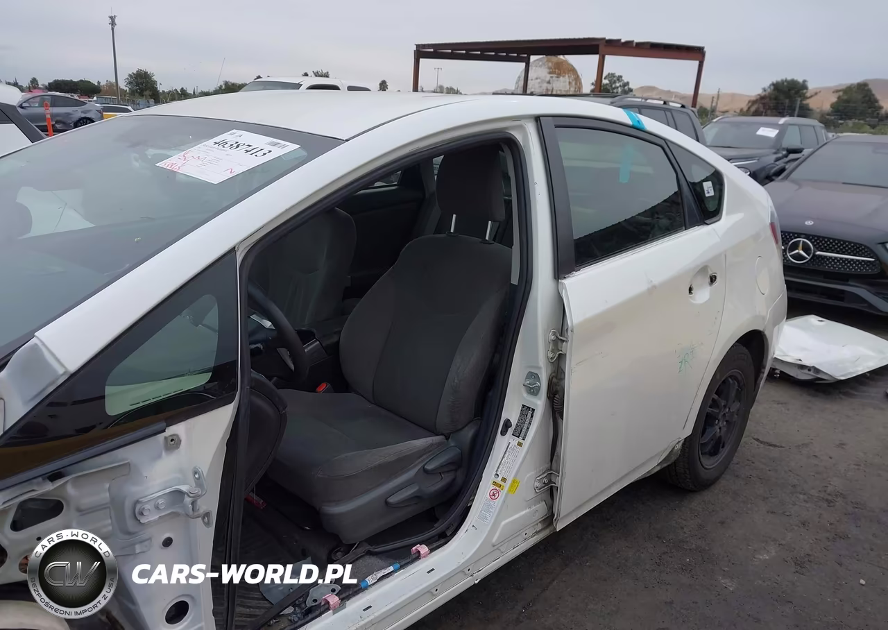 2015 Toyota Prius Two VIN:JTDKN3DU7F0470690 - 15