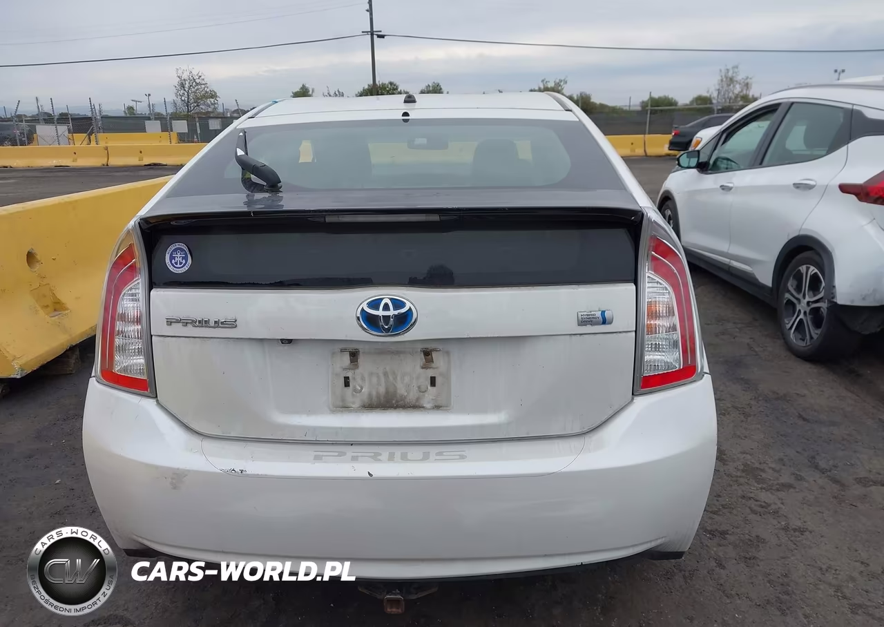 2015 Toyota Prius Two VIN:JTDKN3DU7F0470690 - 17