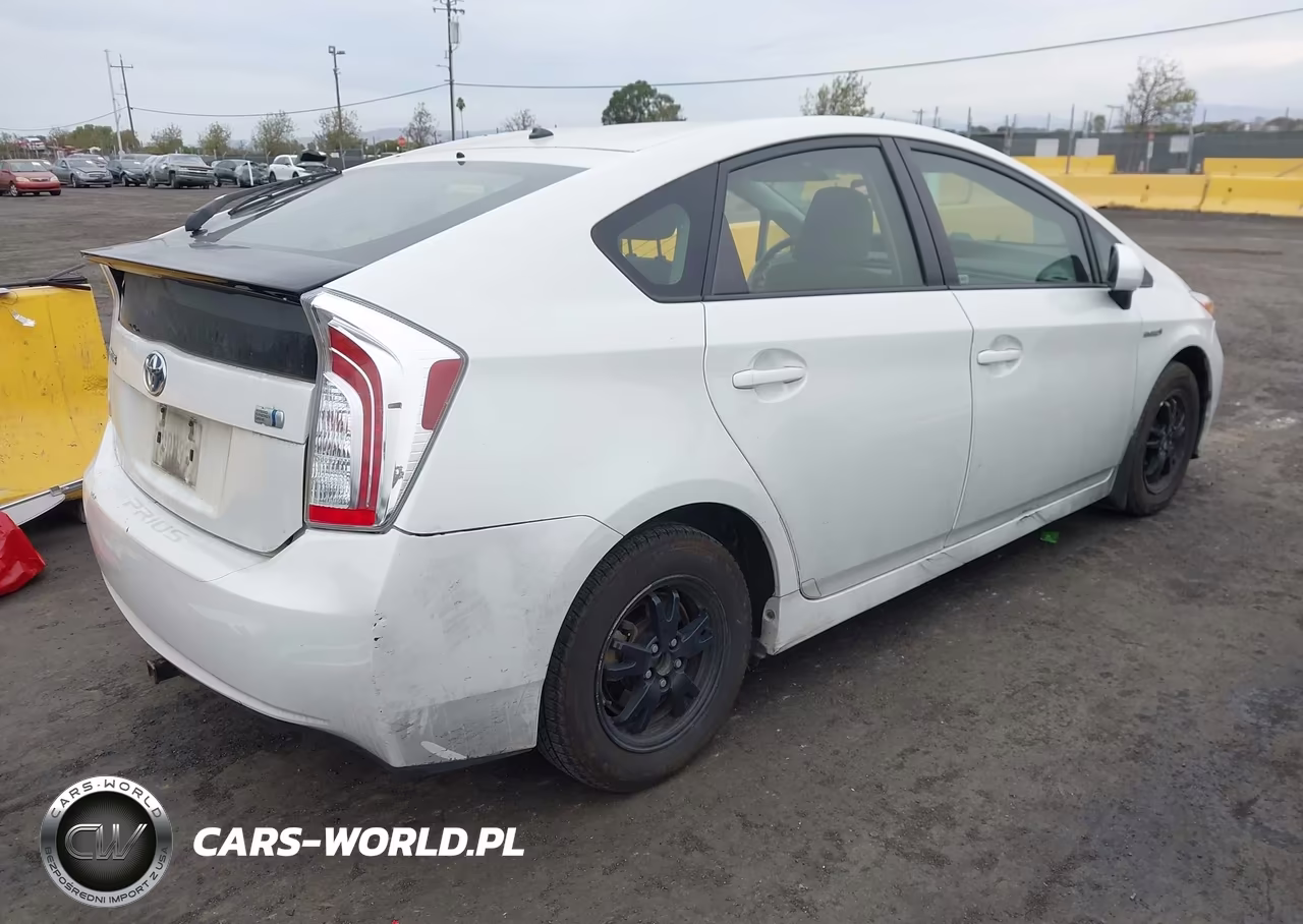 2015 Toyota Prius Two VIN:JTDKN3DU7F0470690 - 4